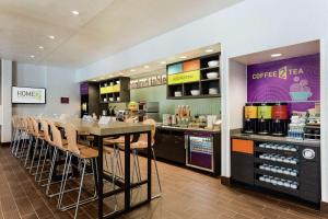 En restaurant eller et spisested på Home2 Suites by Hilton Salt Lake City-Murray, UT