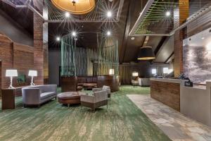 a lobby with a waiting area with chairs and tables at DoubleTree by Hilton Park City - The Yarrow in Park City