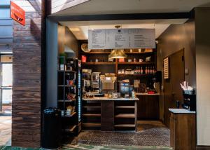 Příslušenství pro přípravu čaje a kávy v ubytování DoubleTree by Hilton Hotel Park City - The Yarrow