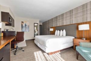 Postel nebo postele na pokoji v ubytování DoubleTree by Hilton Hotel Park City - The Yarrow