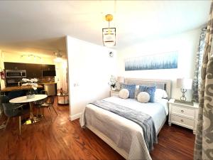 a bedroom with a bed and a table and a kitchen at The Pearl Beachside Apartments on Hollywood Beach in Hollywood