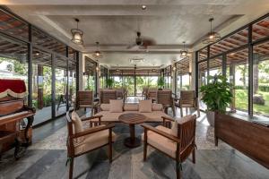 Ein Sitzbereich in der Unterkunft Coco Island Resort Ninh Binh