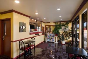 Posezení v ubytování Americas Best Value Inn Buda