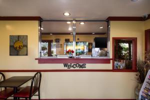 Posezení v ubytování Americas Best Value Inn Buda