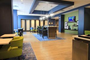 a lobby with a bar and a dining room at Hampton Inn West Plains in West Plains