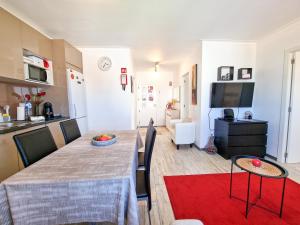 a dining room and kitchen with a table and chairs at Apartment Praia Rocha Seashell in Portimão