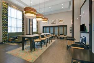 a dining room with a long table and chairs at Hampton Inn and Suites Robbinsville in Robbinsville