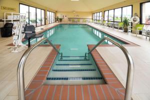 a large swimming pool with stairs in a building at Hampton Inn Tulsa/Broken Arrow in Broken Arrow