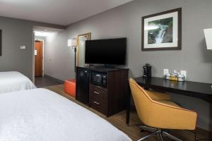 Postel nebo postele na pokoji v ubytování Hampton Inn Tulsa/Broken Arrow