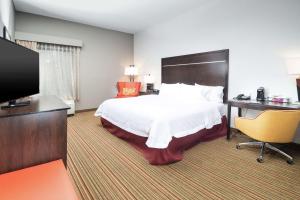 TV a/nebo společenská místnost v ubytování Hampton Inn Tulsa/Broken Arrow