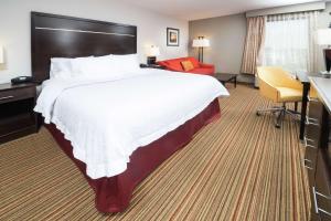 Postel nebo postele na pokoji v ubytování Hampton Inn Tulsa/Broken Arrow