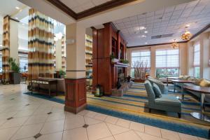 The lobby or reception area at Hilton Garden Inn Tupelo