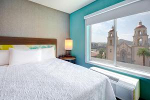 Postel nebo postele na pokoji v ubytování Home2 Suites By Hilton Tucson Downtown