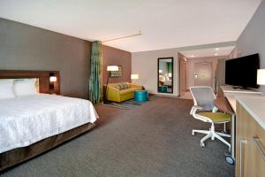 TV a/nebo společenská místnost v ubytování Home2 Suites By Hilton Tucson Downtown