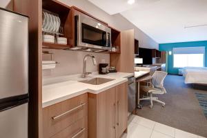 Kuchyň nebo kuchyňský kout v ubytování Home2 Suites By Hilton Tucson Downtown