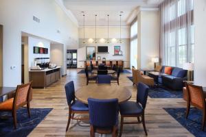 a lobby with a table and chairs and a living room at Hampton Inn Suites Tucson Tech Park in Tucson