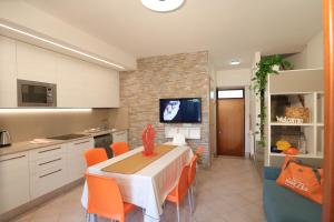 Кухня или мини-кухня в Villaggio Mare Blu
