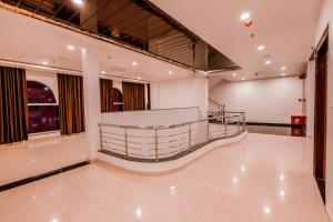 duży pokój z ringiem bokserskim na podłodze w obiekcie Hotel Lalita Palace w mieście Dżajpur