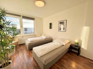Postel nebo postele na pokoji v ubytování Zentrale Apartments im Herzen vom Bremerhaven + 37 fotografií