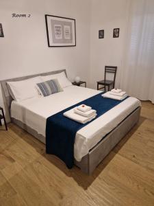 a bedroom with a bed with two towels on it at La casa di Eurialo in Rome