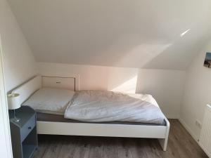 Postel nebo postele na pokoji v ubytování **Ferienhaus Kehrwieder** nahe der OSTSEE