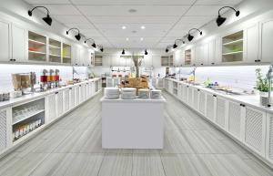 Supermarket nebo jiné obchody v  hotelu nebo okolí