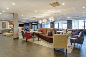 Posezení v ubytování Home2 Suites By Hilton Edmonton South