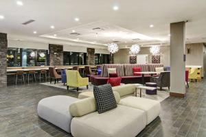 Posezení v ubytování Home2 Suites By Hilton Edmonton South