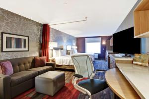 Posezení v ubytování Home2 Suites By Hilton Edmonton South