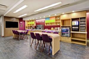 TV a/nebo společenská místnost v ubytování Home2 Suites By Hilton Edmonton South