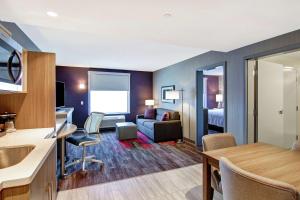 Posezení v ubytování Home2 Suites By Hilton Edmonton South