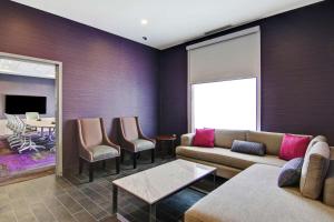 Posezení v ubytování Home2 Suites By Hilton Edmonton South
