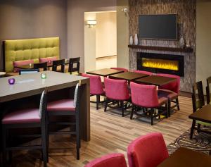 Posezení v ubytování Hampton Inn by Hilton Timmins