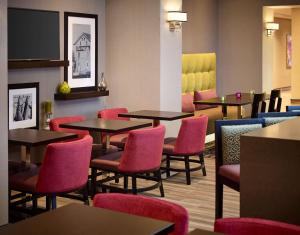 Posezení v ubytování Hampton Inn by Hilton Timmins