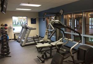 Das Fitnesscenter und/oder die Fitnesseinrichtungen in der Unterkunft Hampton Inn & Suites Montreal-Dorval