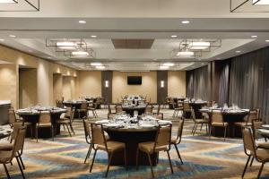 Restaurace v ubytování Hilton Garden Inn Calgary Downtown