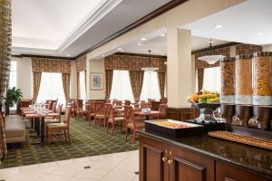 Restaurace v ubytování Hilton Garden Inn Toronto/Vaughan
