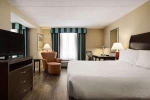Postel nebo postele na pokoji v ubytování Hilton Garden Inn Toronto/Vaughan