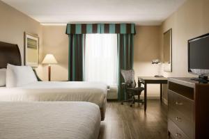 Postel nebo postele na pokoji v ubytování Hilton Garden Inn Toronto/Vaughan