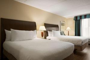 Postel nebo postele na pokoji v ubytování Hilton Garden Inn Toronto/Vaughan