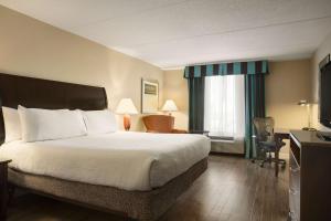 Postel nebo postele na pokoji v ubytování Hilton Garden Inn Toronto/Vaughan