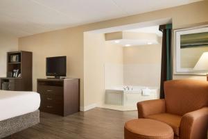 TV a/nebo společenská místnost v ubytování Hilton Garden Inn Toronto/Vaughan