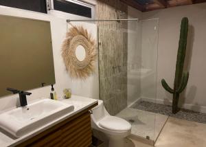 a bathroom with a sink and a shower with a cactus at Glamping Risco Xodhe Cactus in Tecozautla