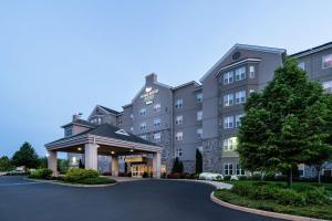 una representación de un hotel con aparcamiento en Homewood Suites by Hilton Philadelphia-Valley Forge, en Audubon