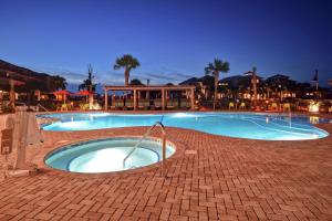 Kolam renang di atau dekat dengan Home2 Suites By Hilton Jekyll Island