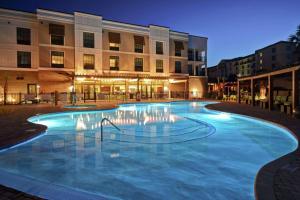 Kolam renang di atau dekat dengan Home2 Suites By Hilton Jekyll Island