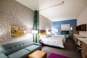 Katil atau katil-katil dalam bilik di Home2 Suites By Hilton Jekyll Island