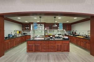 Kuchyň nebo kuchyňský kout v ubytování Homewood Suites by Hilton Fort Collins