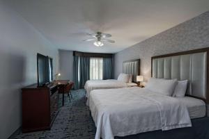 Postel nebo postele na pokoji v ubytování Homewood Suites by Hilton Fort Collins