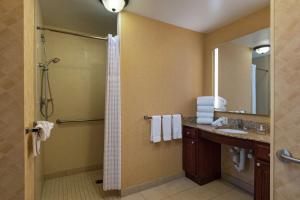 Koupelna v ubytování Homewood Suites by Hilton Fort Collins